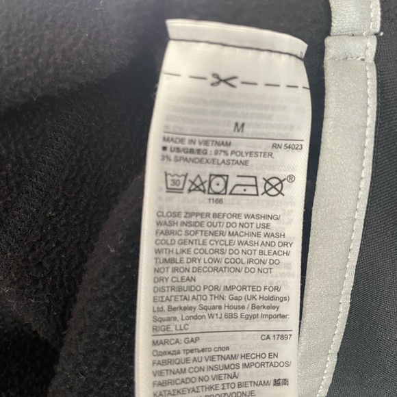 Gap fit woman’s hooded black sweater, size medium - Picture 5 of 6